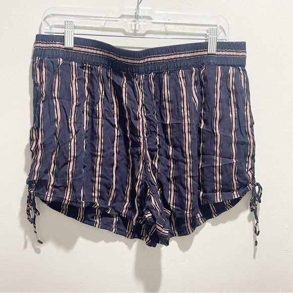 ANTHROPOLOGIE Women’s Black Metallic Stripe Ruched Side Pull On Shorts Pockets L - Picture 1 of 3